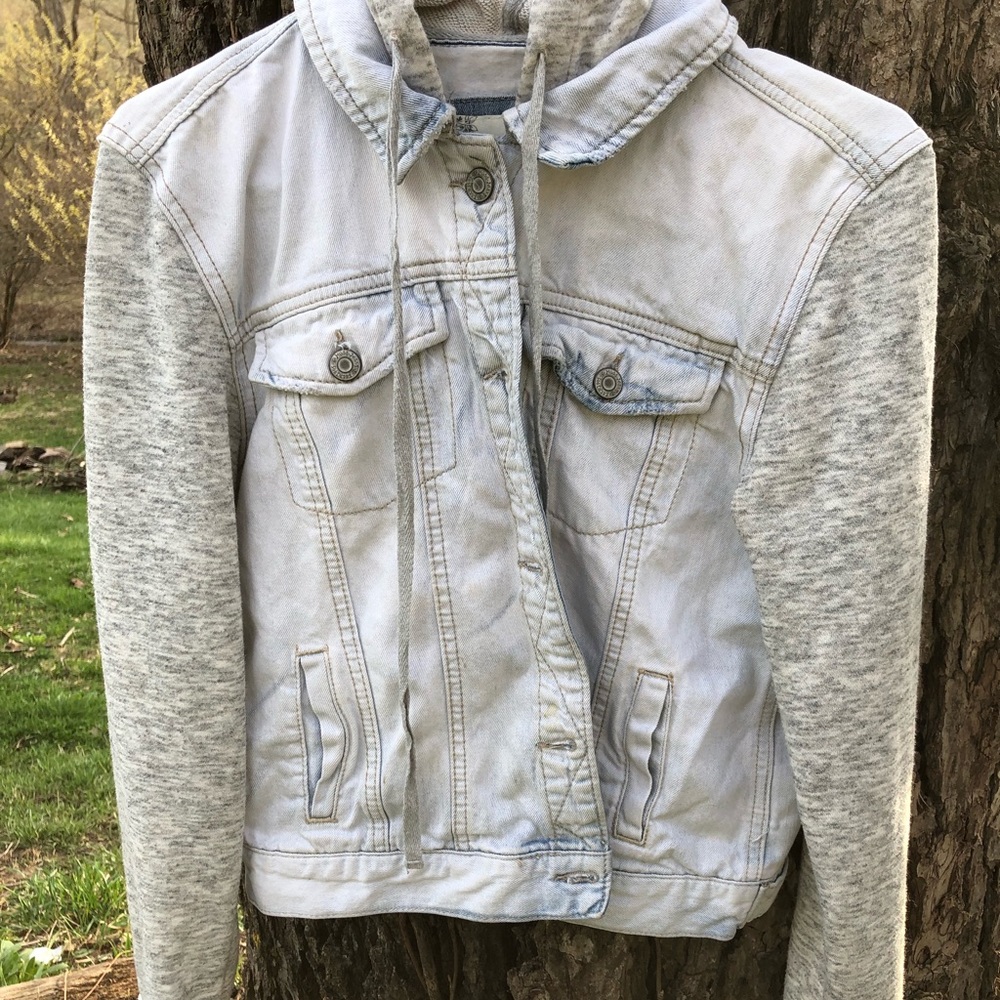 Cute light blue jacket!!